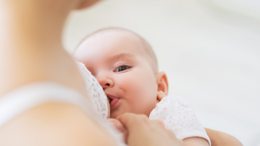 Breastfeeding bonding mother and child